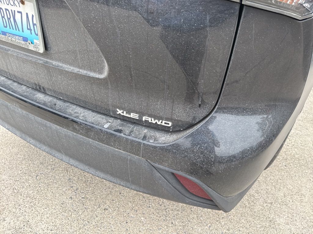 2021 Toyota Highlander XLE photo 4