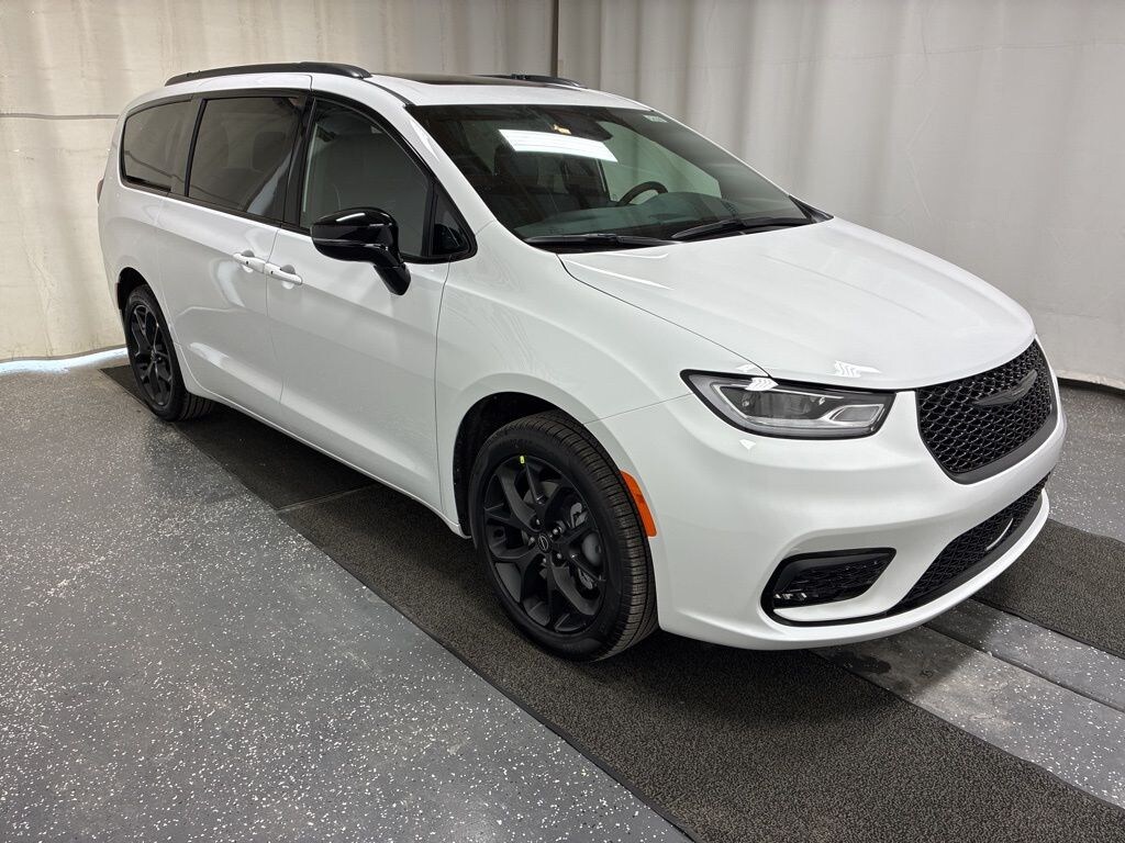 New 2026 Chrysler Pacifica LIMITED AWD Passenger Van