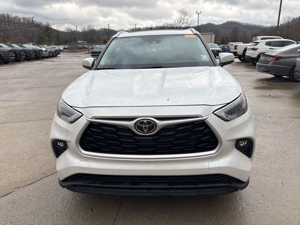 Used 2022 Toyota Highlander XLE SUV
