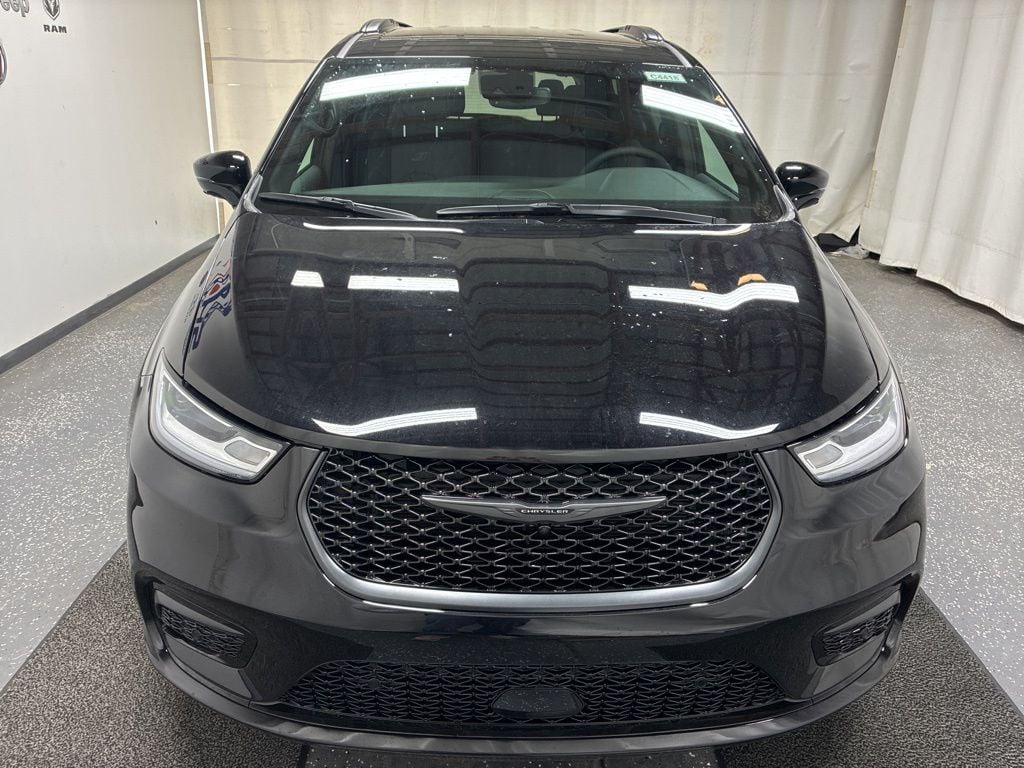 New 2026 Chrysler Pacifica SELECT Passenger Van