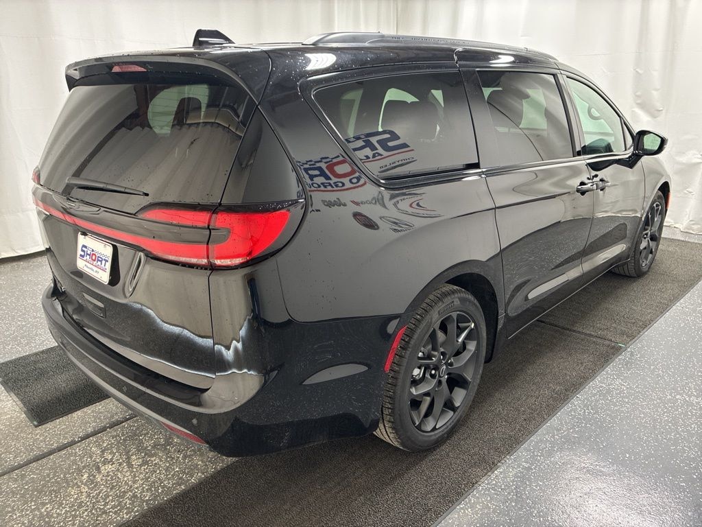 New 2026 Chrysler Pacifica SELECT Passenger Van