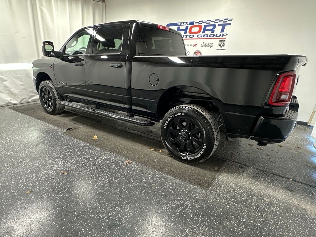 New 2025 Ram 2500 BIG HORN CREW CAB 4X4 6'4 BOX Pickup