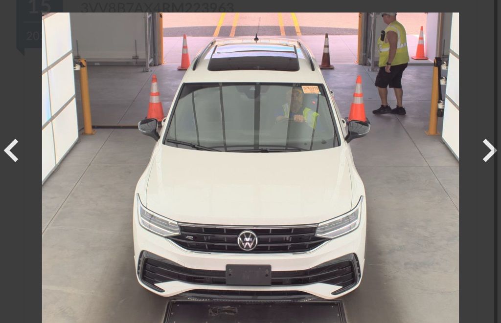 2024 Volkswagen Tiguan SE R-Line Black photo 2