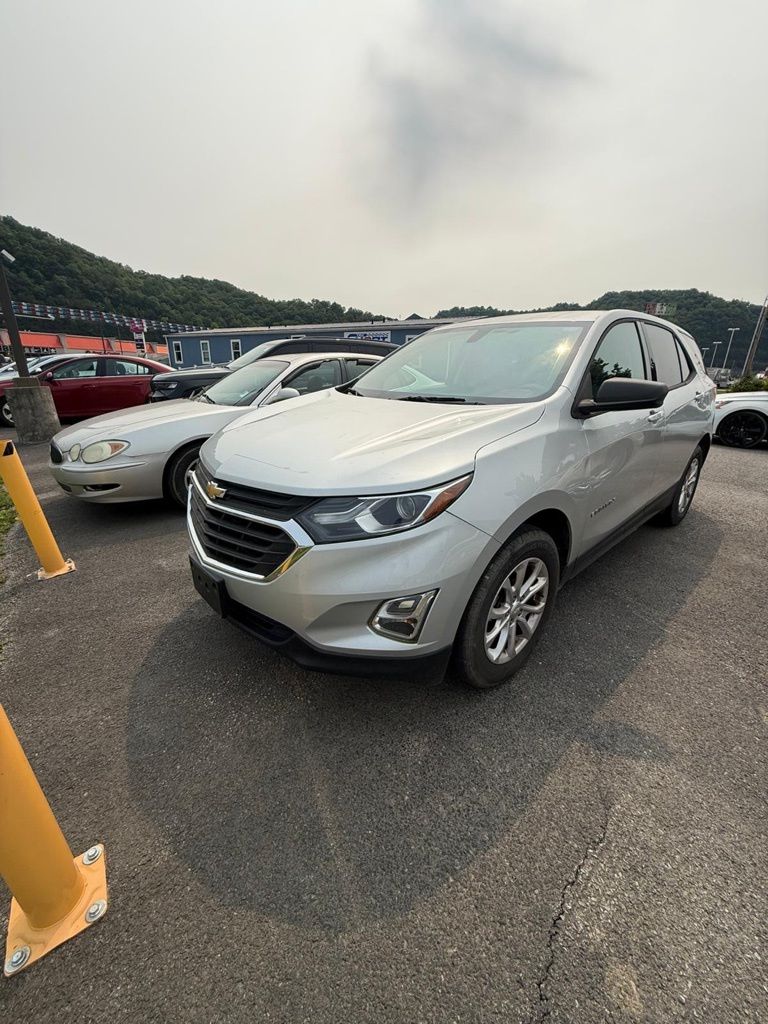 2019 Chevrolet Equinox LS photo 2