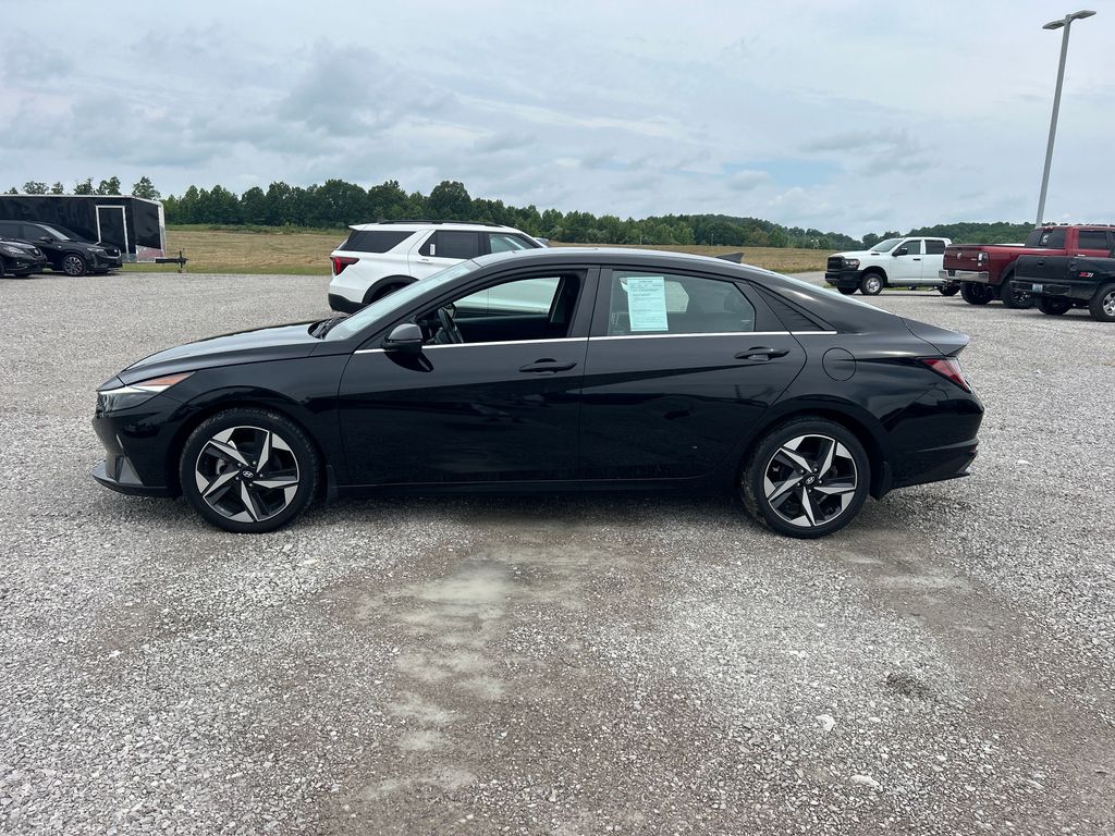 2022 Hyundai Elantra Hybrid Limited photo 2