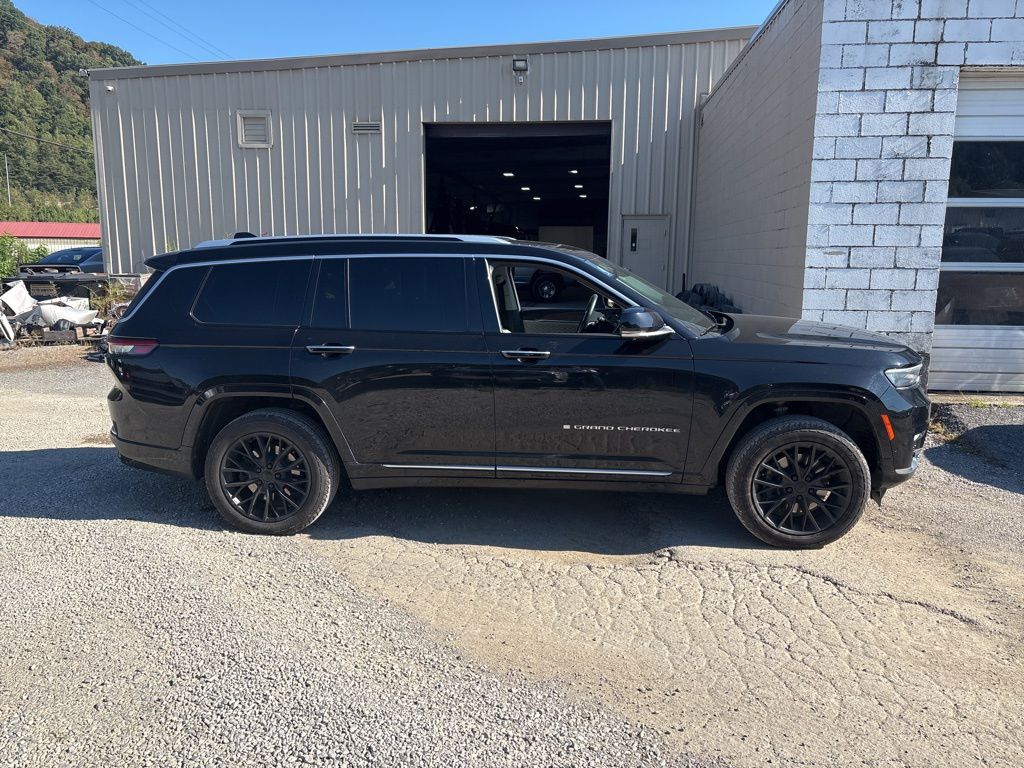 2021 Jeep Grand Cherokee L Summit photo 3
