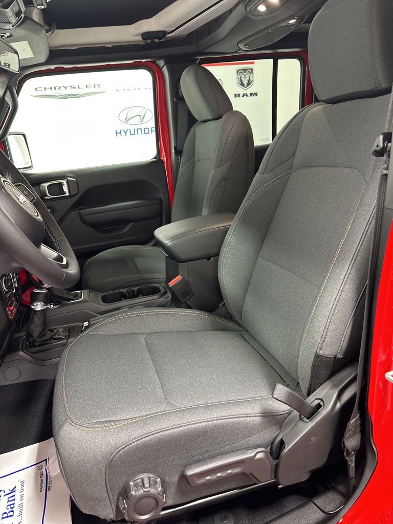 2025 Jeep Gladiator Willys - Photo 15