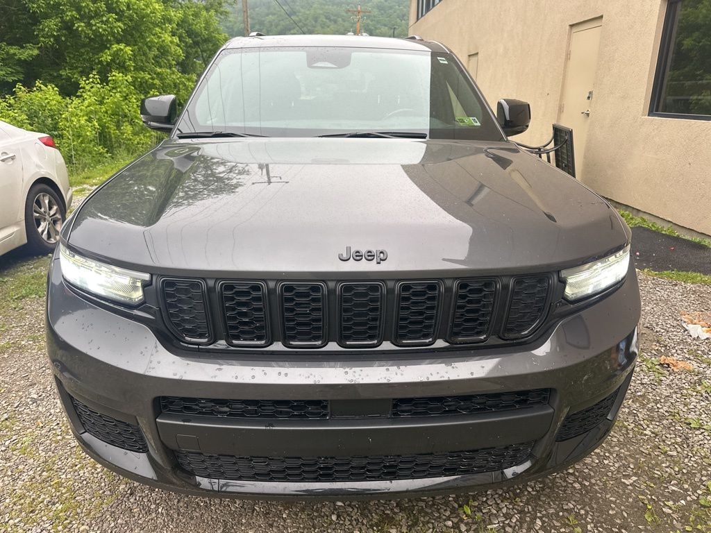 2021 Jeep Grand Cherokee Laredo photo 2
