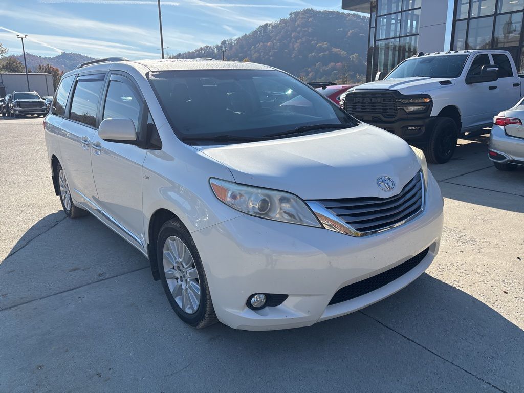 2016 Toyota Sienna photo 3