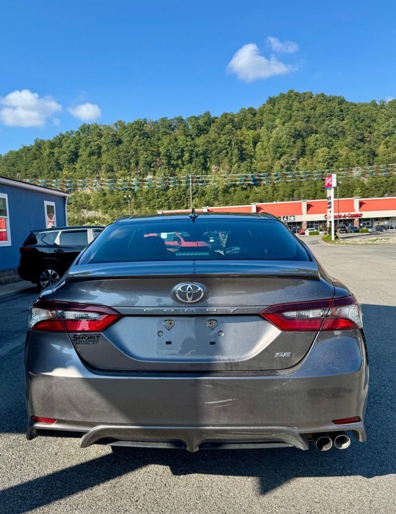 2021 Toyota Camry SE photo 4