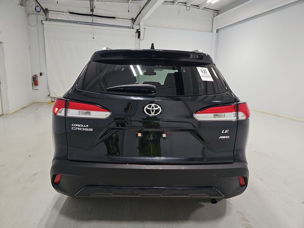 2022 Toyota Corolla Cross LE photo 4