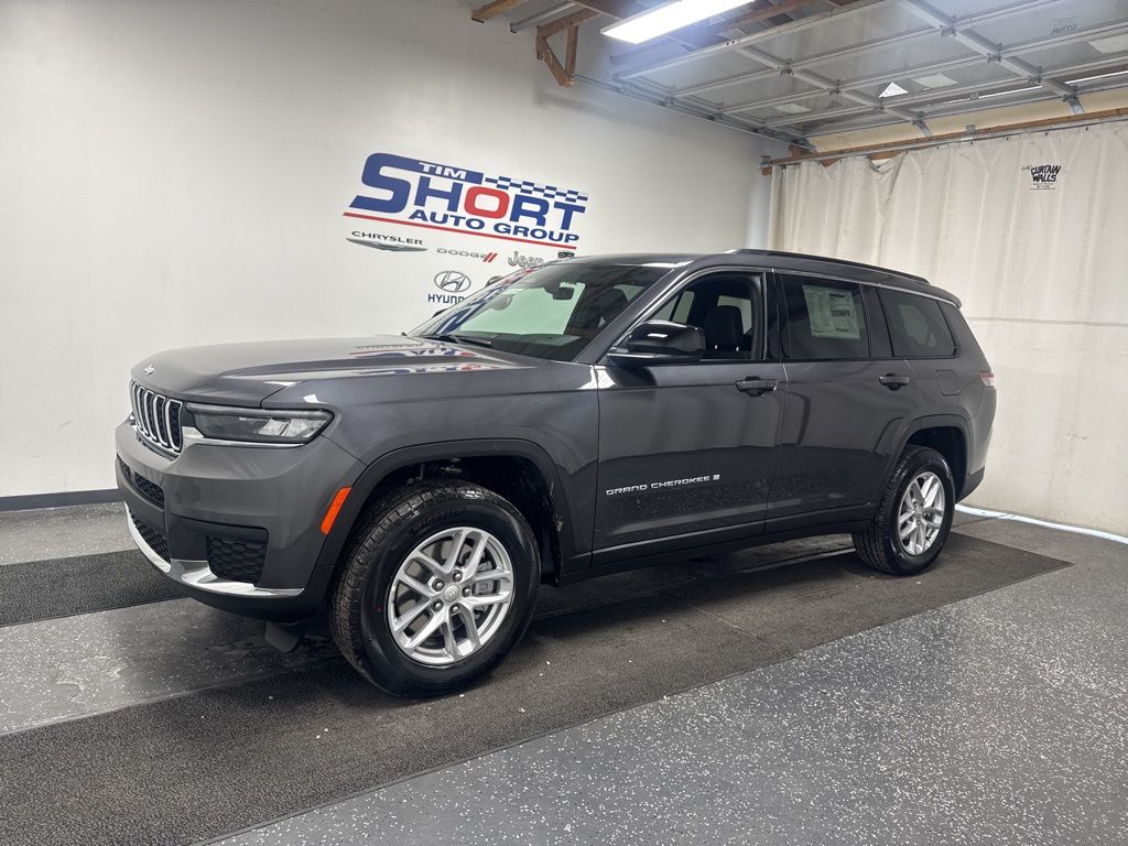 2025 Jeep Grand Cherokee L Laredo's photo