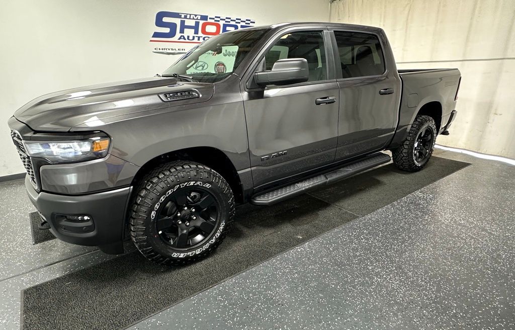2026 Ram 1500 WARLOCK CREW CAB 4X4 5'7 BOX