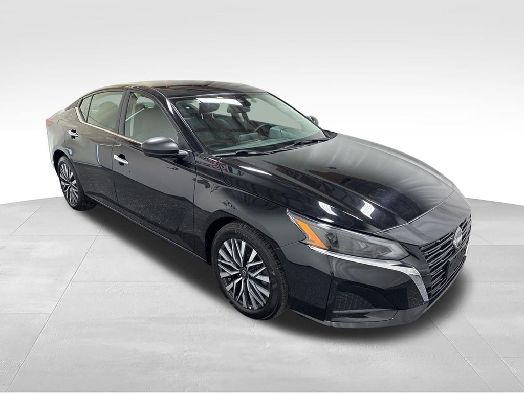 Used 2025 Nissan Altima SV Sedan