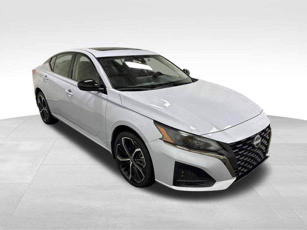 Used 2025 Nissan Altima SR Sedan