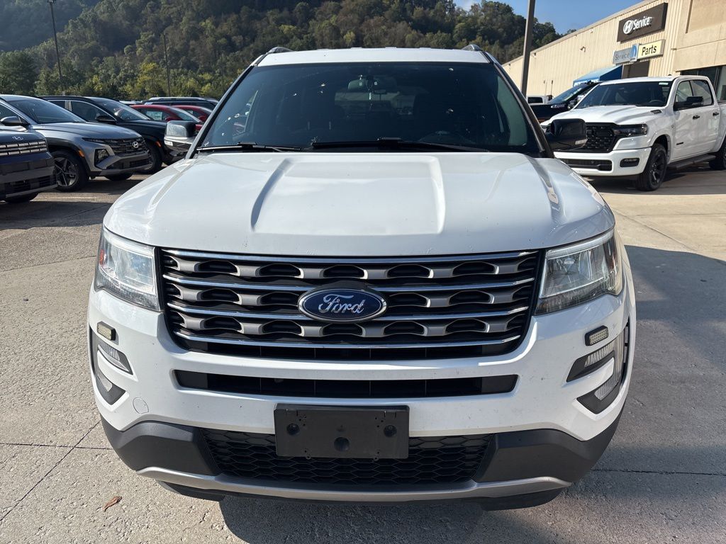 2017 Ford Explorer XLT photo 2