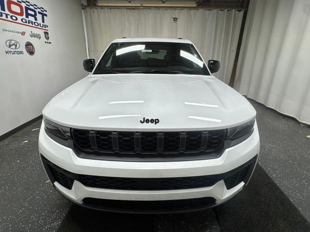 New 2027 Jeep Grand Cherokee Laredo Altitude Sport Utility