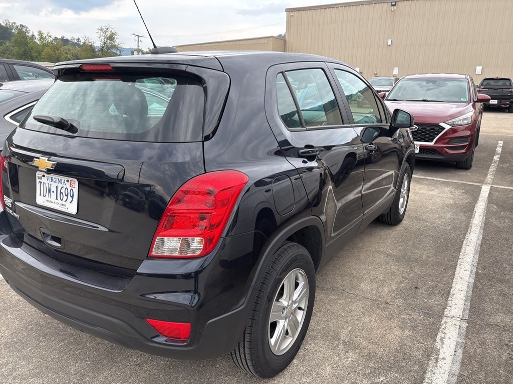 2022 Chevrolet Trax LS photo 4