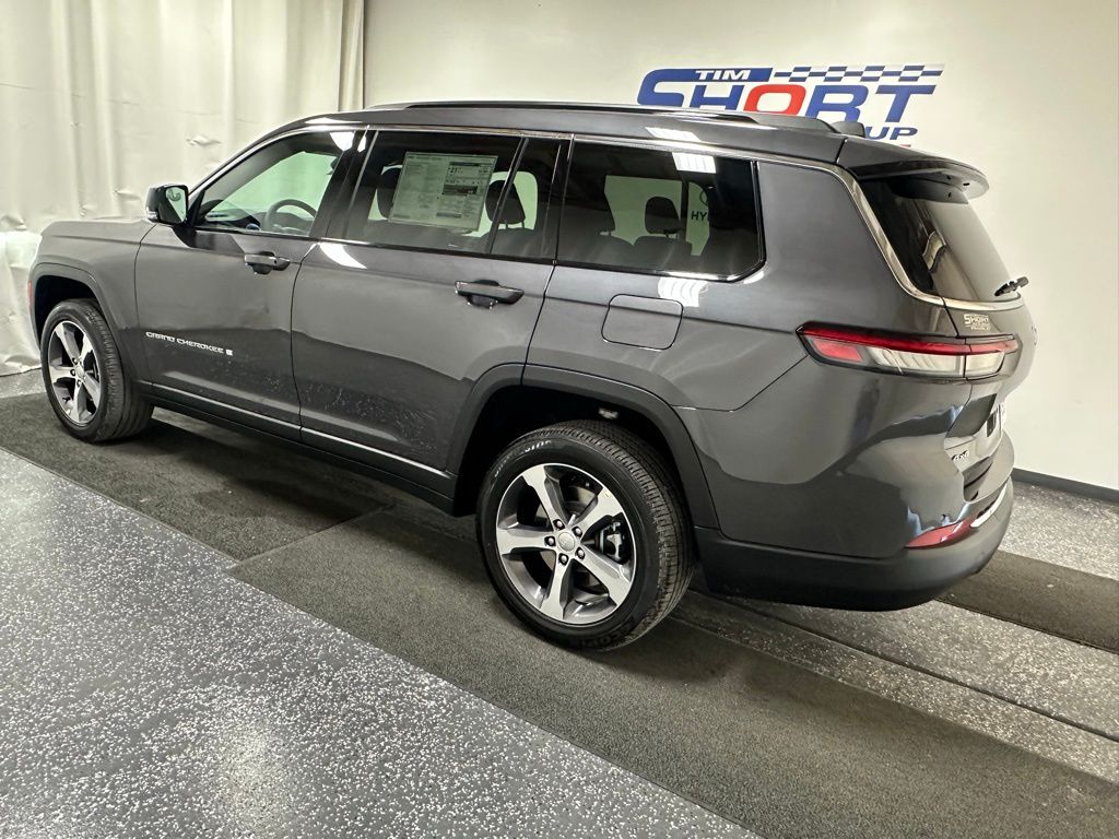2025 Jeep Grand Cherokee Limited photo 4