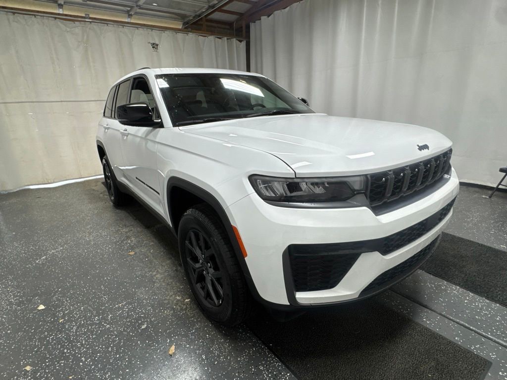 New 2027 Jeep Grand Cherokee Laredo Altitude Sport Utility