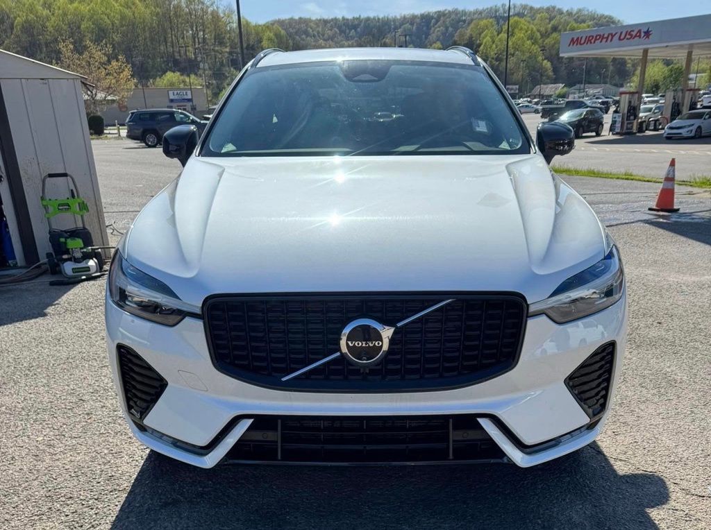 2024 Volvo XC60 B5 Plus photo 3