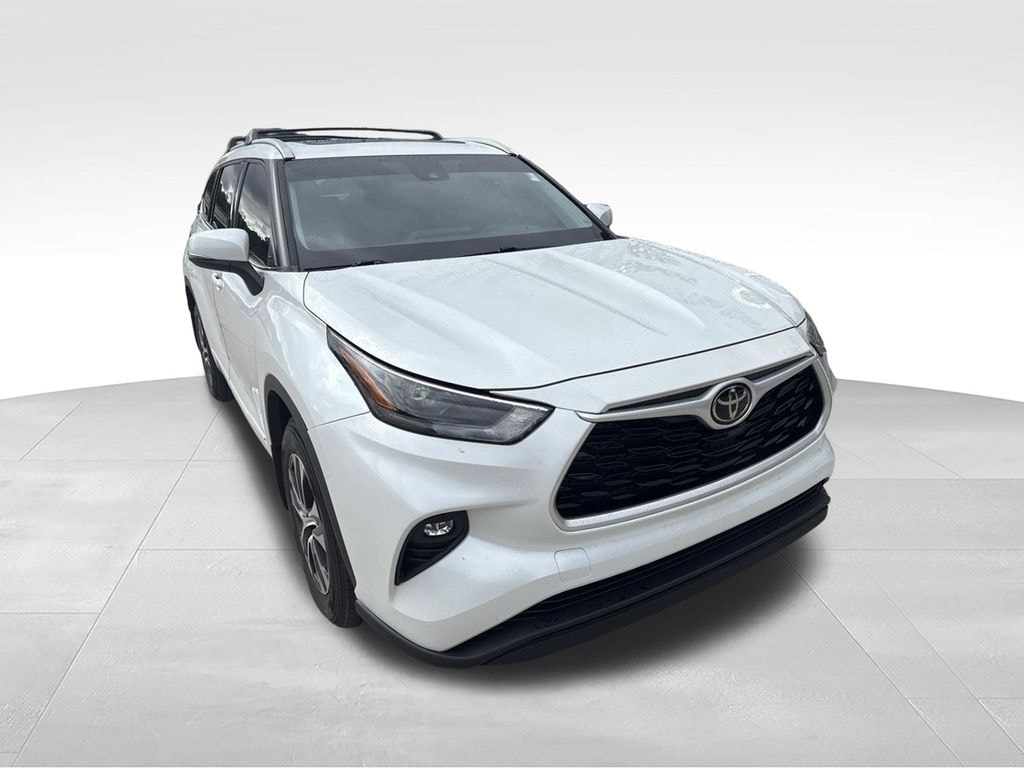 Used 2022 Toyota Highlander XLE SUV