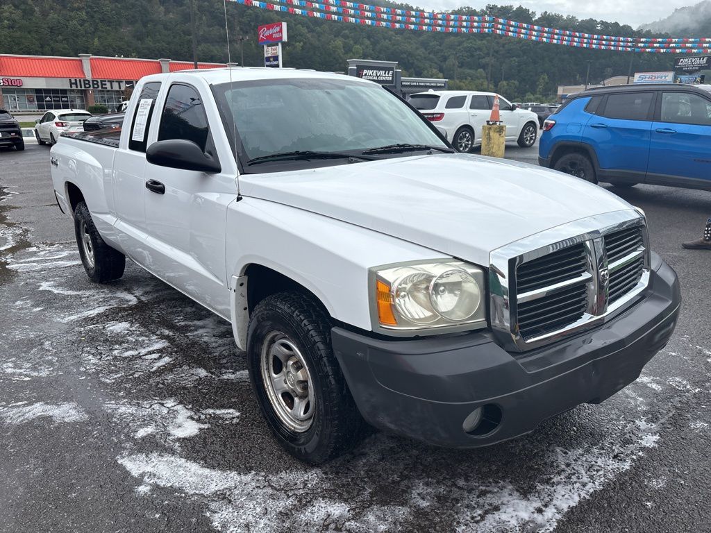 2005 Dodge Dakota ST photo 3