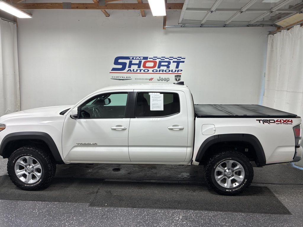 2021 Toyota Tacoma SR5 photo 2