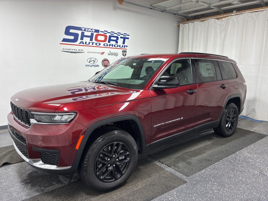 2025 Jeep Grand Cherokee L Laredo's photo