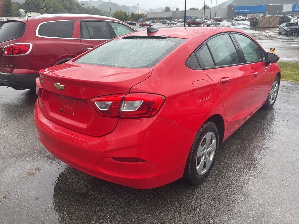 2017 Chevrolet Cruze LS photo 4