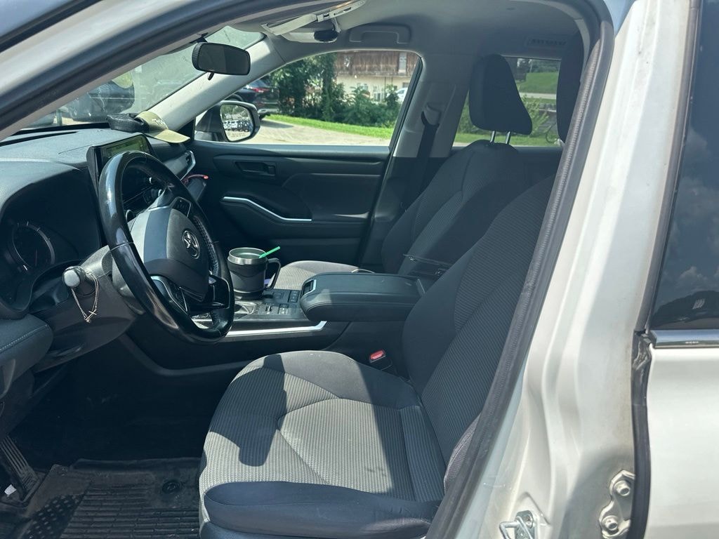 Used 2021 Toyota Highlander LE SUV