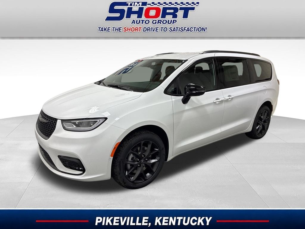 2026 Chrysler Pacifica Select AWD's photo