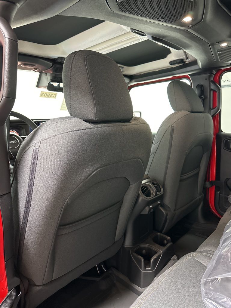 2025 Jeep Gladiator Willys - Photo 16