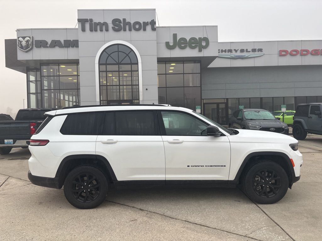 2024 Jeep Grand Cherokee Laredo photo 4