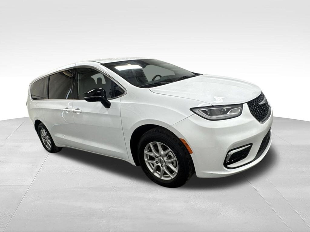 Used 2025 Chrysler Pacifica Select Van Passenger Van