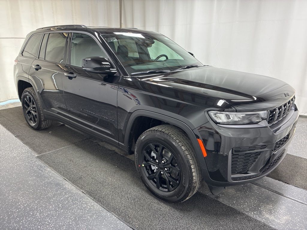 New 2026 Jeep Grand Cherokee LAREDO ALTITUDE 4X4 Sport Utility
