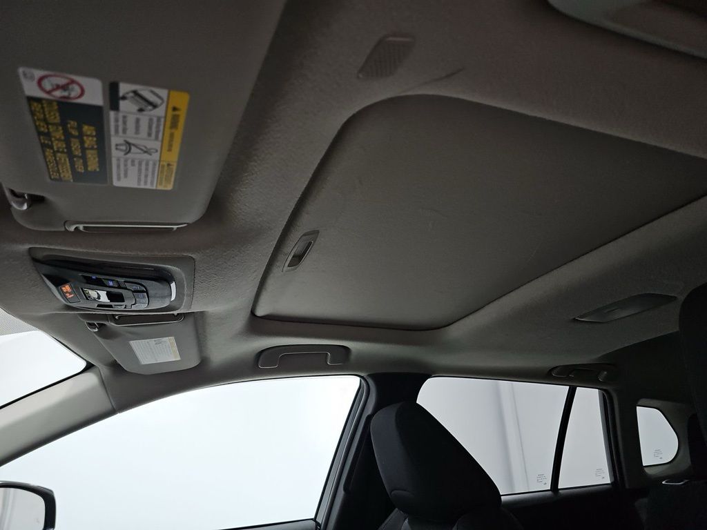 2022 Toyota Corolla Cross LE photo 3