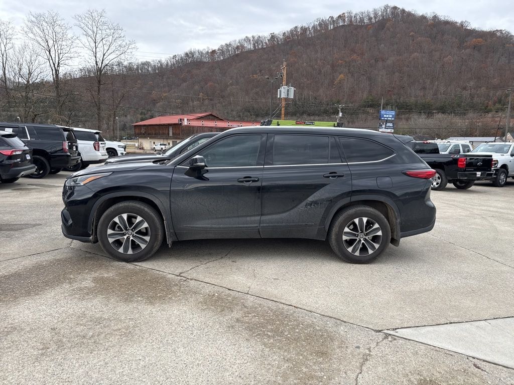 Used 2021 Toyota Highlander XLE SUV