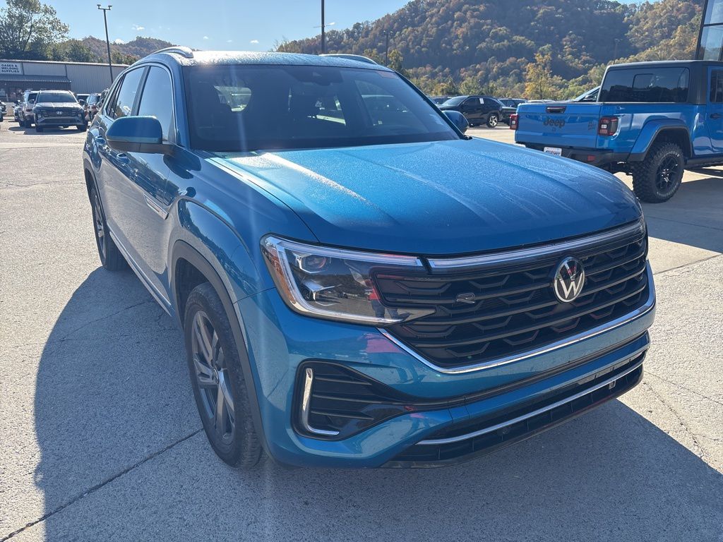 2024 Volkswagen Atlas Cross Sport SEL R-Line photo 2