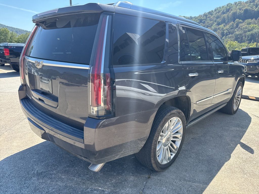 2016 Cadillac Escalade Platinum photo 3