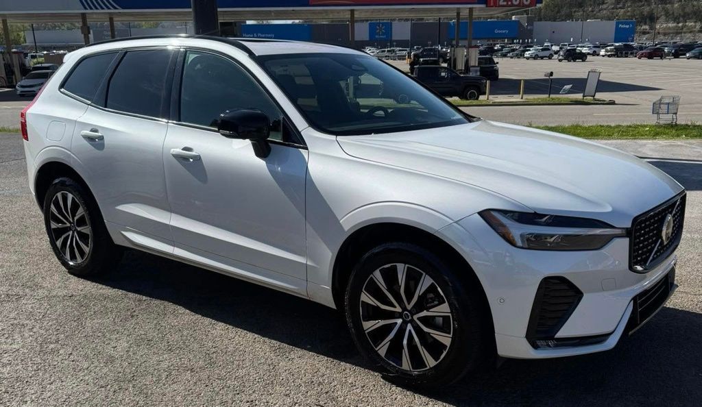 2024 Volvo XC60 B5 Plus photo 2