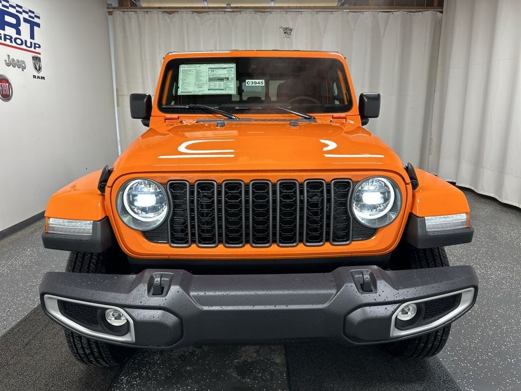 New 2025 Jeep Gladiator SPORT S 4X4 Pickup