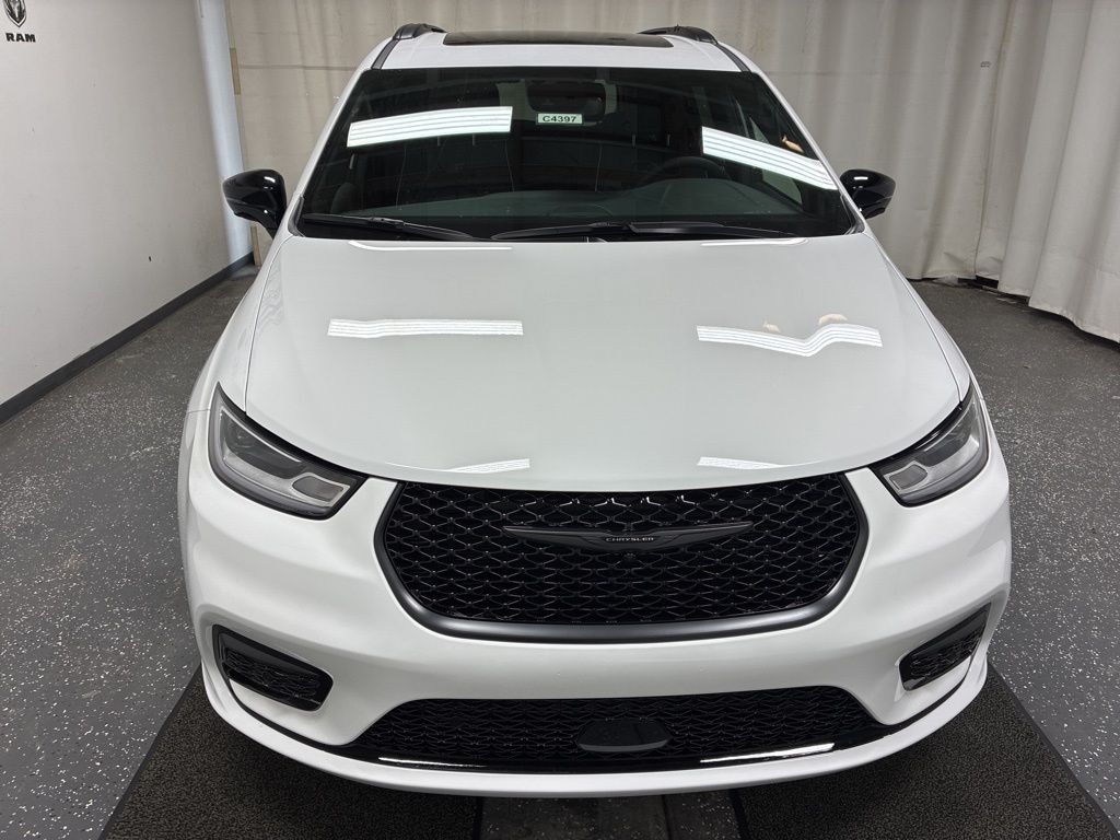 New 2026 Chrysler Pacifica LIMITED AWD Passenger Van