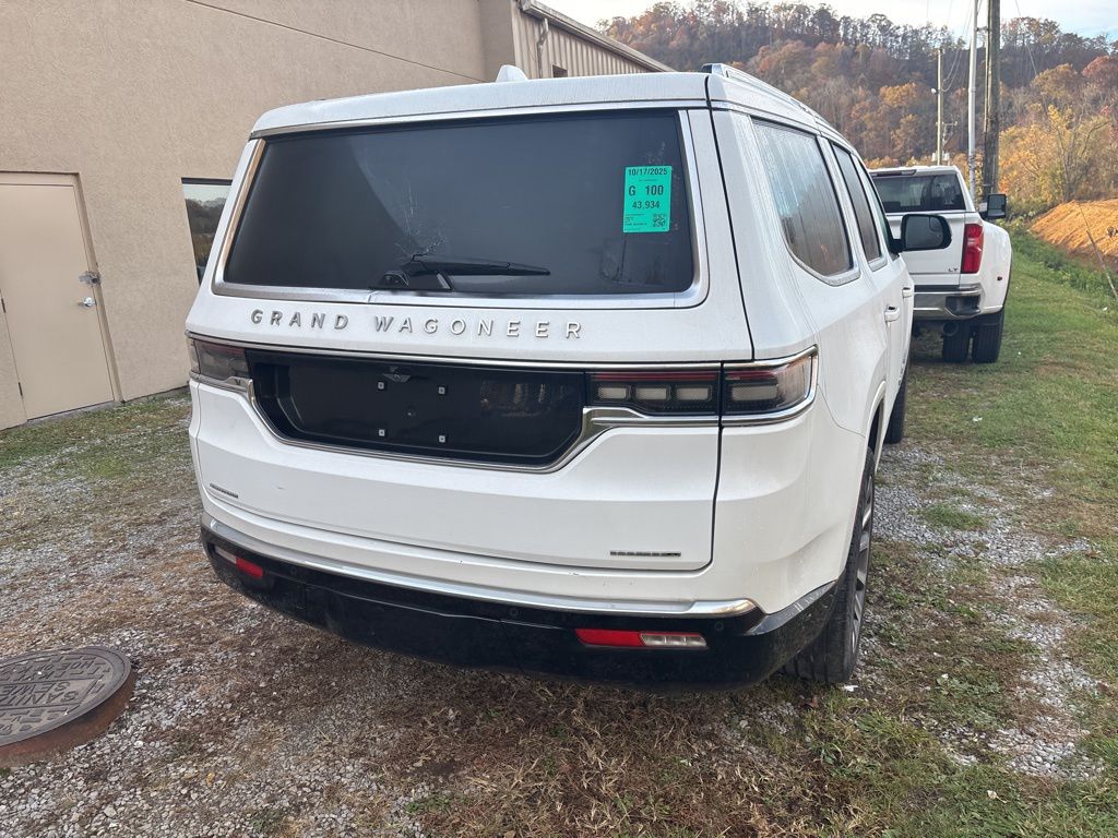 2023 Jeep Grand Wagoneer II photo 4