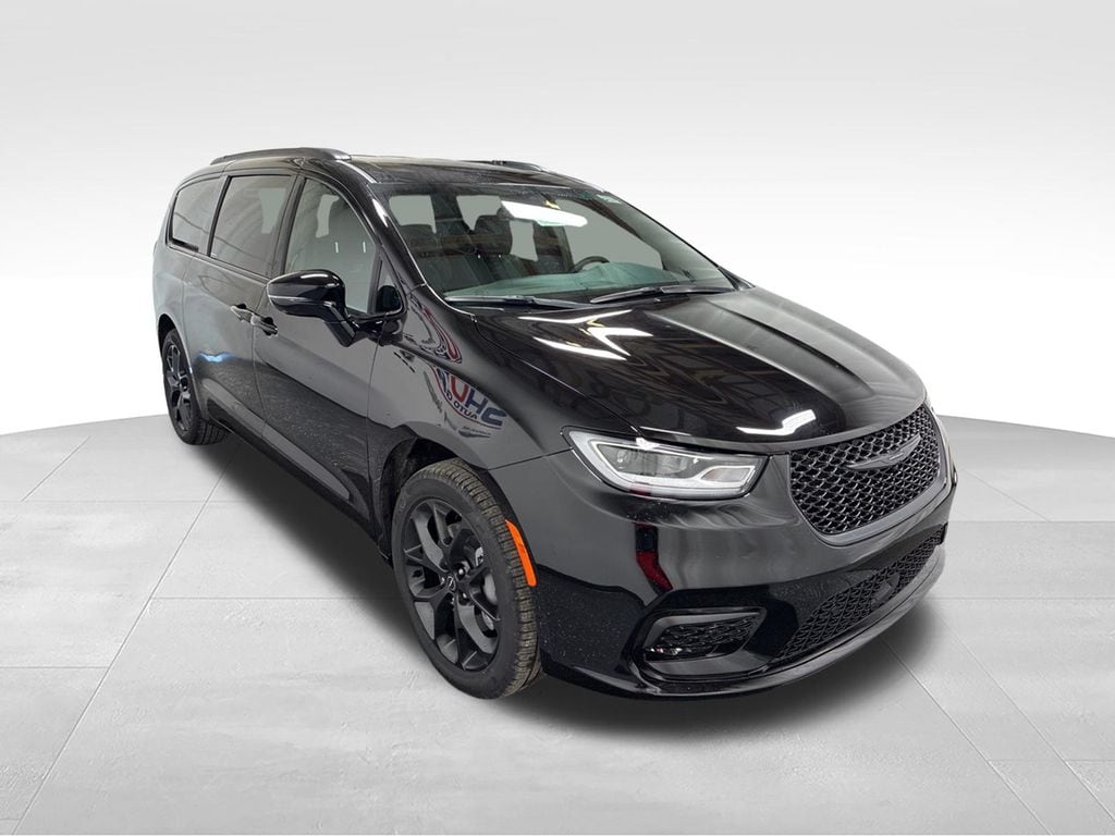 New 2026 Chrysler Pacifica SELECT AWD Passenger Van