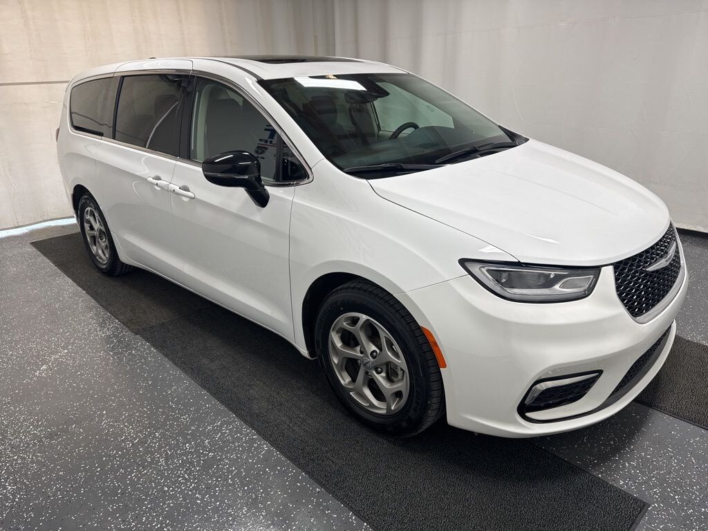 Used 2024 Chrysler Pacifica Limited Van Passenger Van