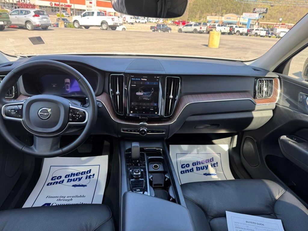2024 Volvo XC60 B5 Plus photo 4