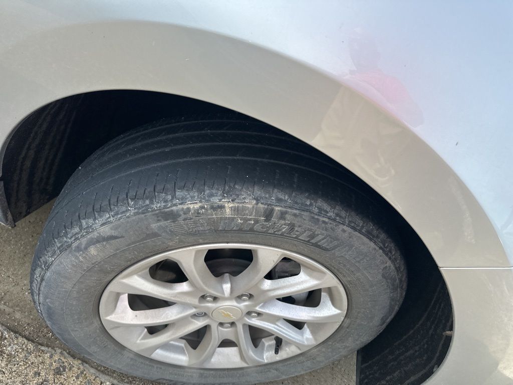 2020 Chevrolet Equinox LS photo 4