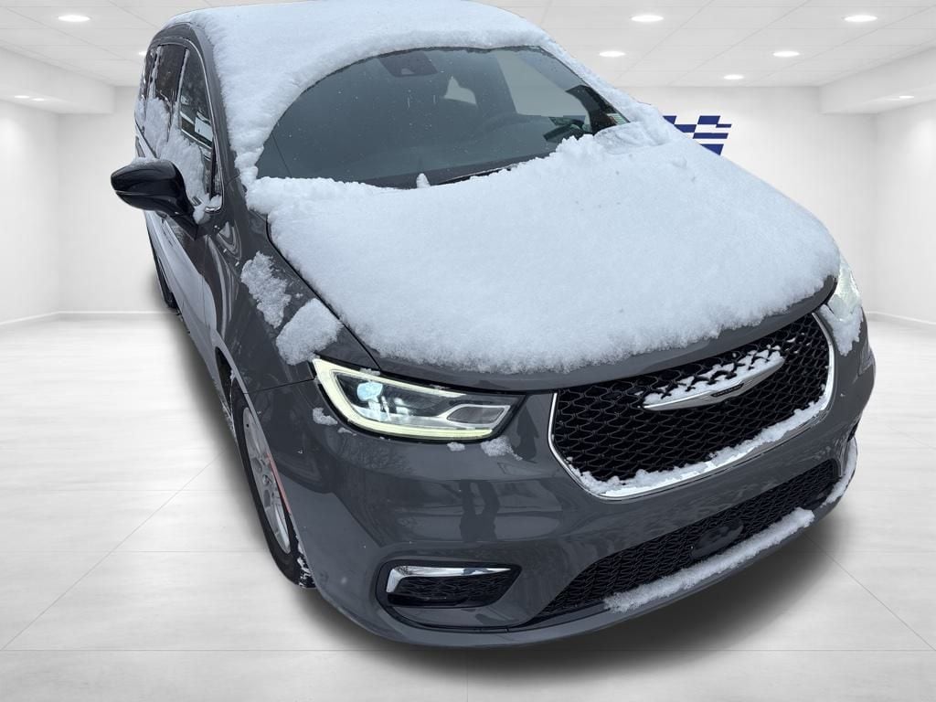 Used 2025 Chrysler Pacifica Select Van Passenger Van