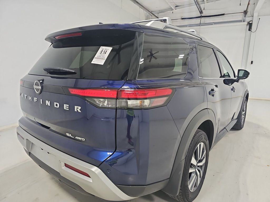 2023 Nissan Pathfinder SL photo 3
